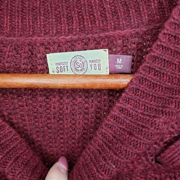 Perfect SO red sweater with laced shoulder Size M - Picture 4 of 10